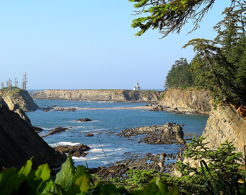 Sunset Bay State Park - and Cape Arago Lighthouse in the background - is every bit as lovely as we were told